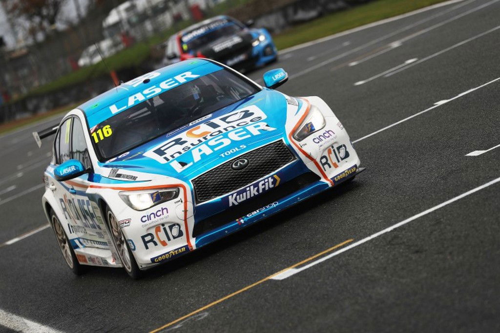 BTCC: Toyota's Ingram snatches final BTCC pole of 2020
